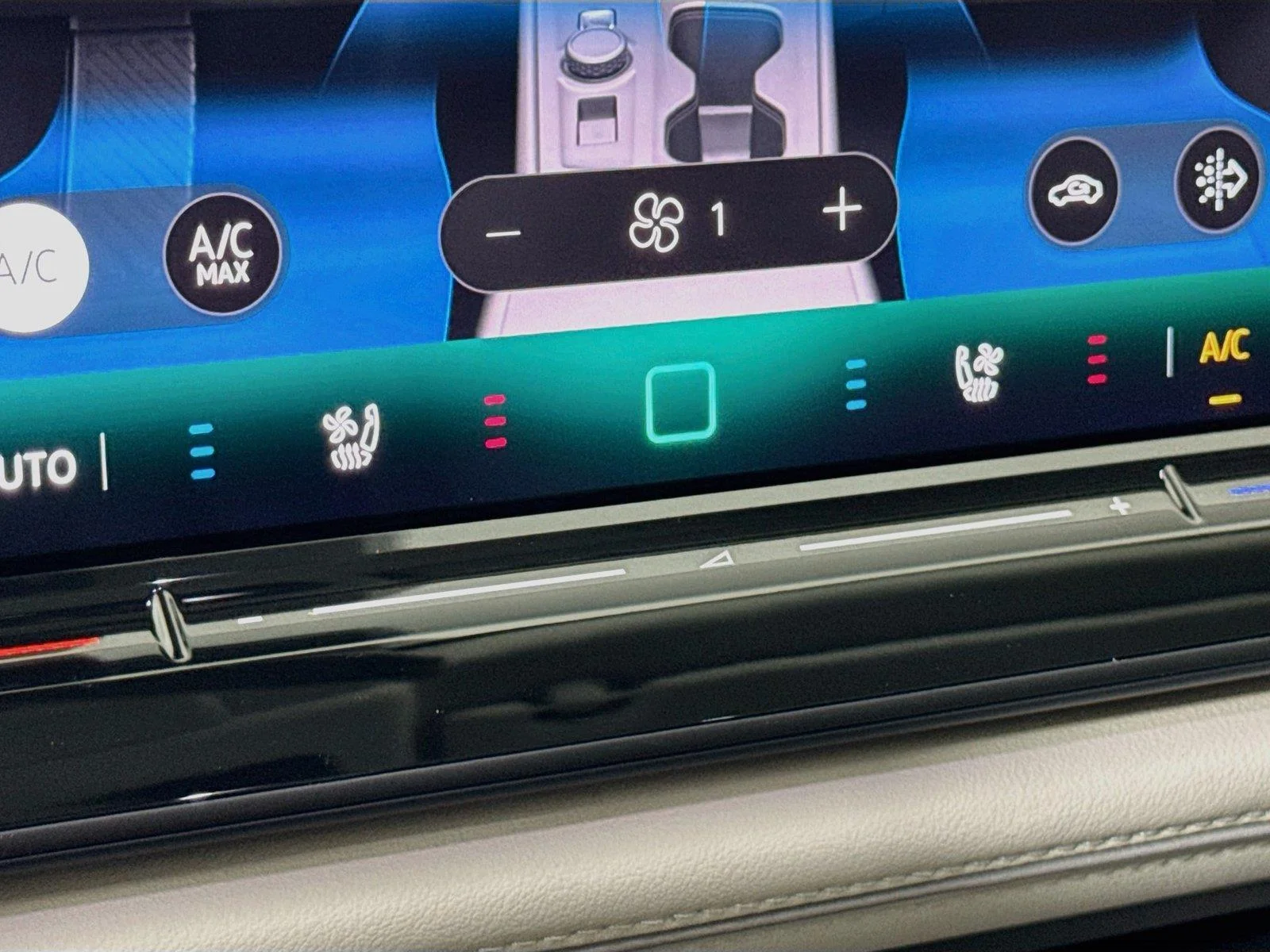 New 2027 Silver Mist Metallic Volkswagen SE w/Technology image 19