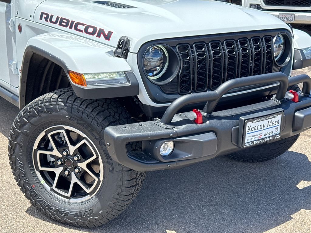 New 2026 Bright White Clear-Coat Exterior Paint Jeep Rubicon image 6