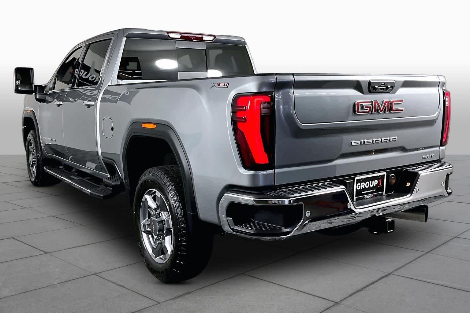 Certified Used 2025 Sterling Metallic GMC SLT image 11