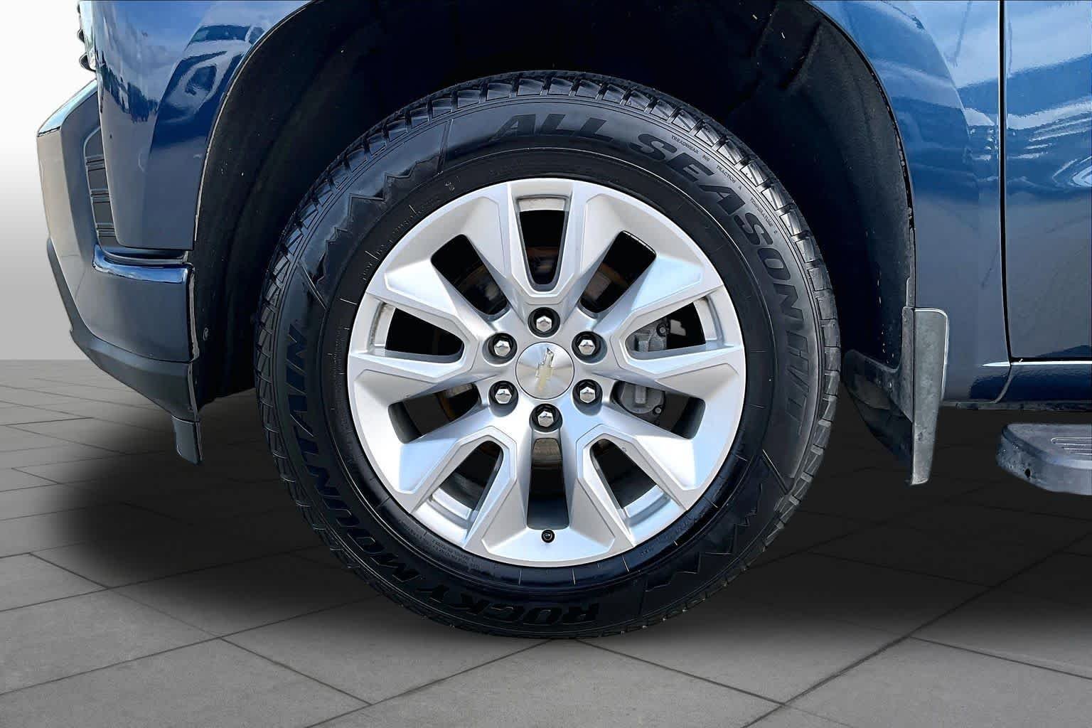 Used 2019 Northsky Blue Metallic Chevrolet Custom image 9