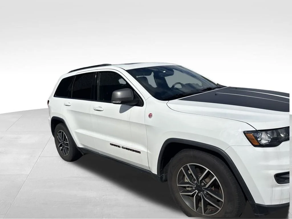 Used 2021 White Jeep Trailhawk image 2