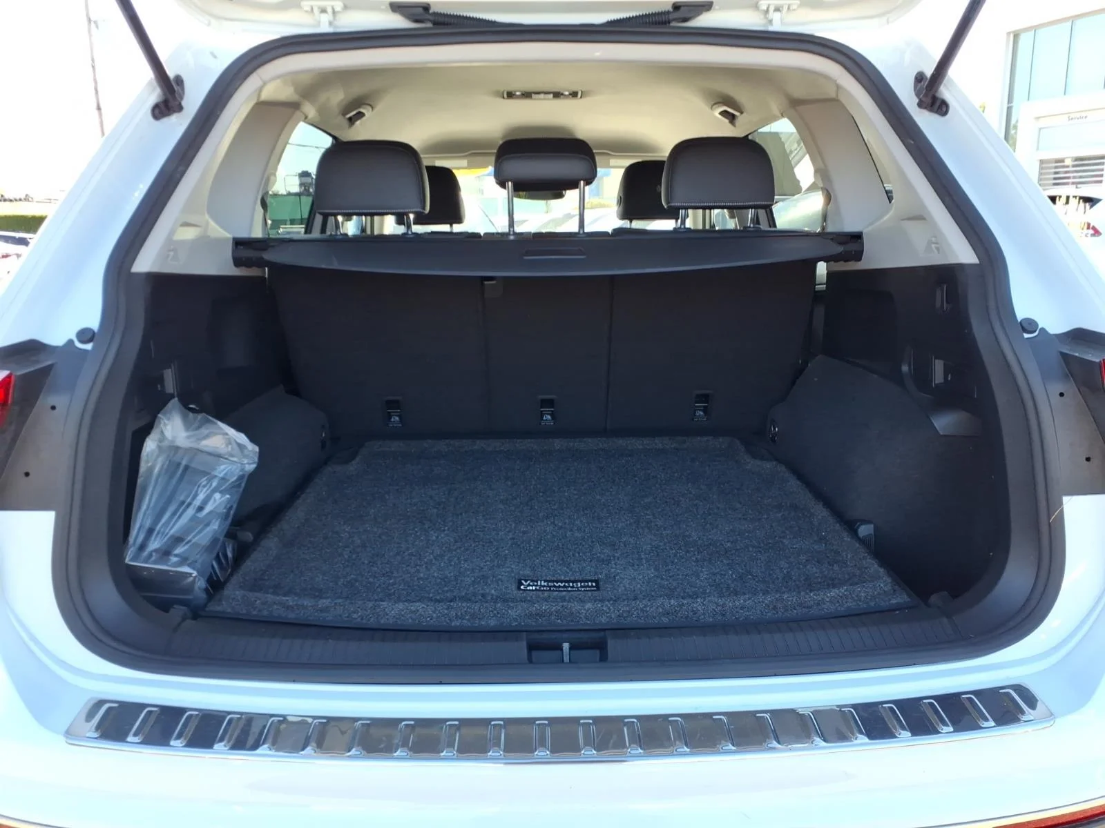 Certified Used 2022 Pure White Volkswagen SE image 16