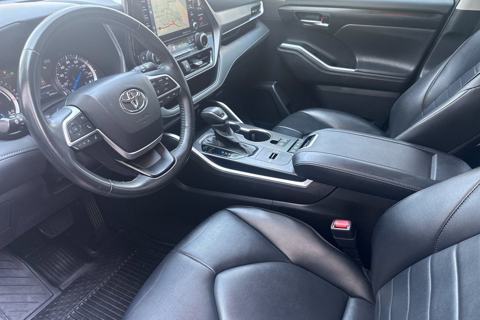 Used 2022 Gray Toyota XLE image 10