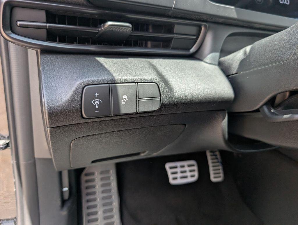 2025 Hyundai Elantra SEL - Photo 18