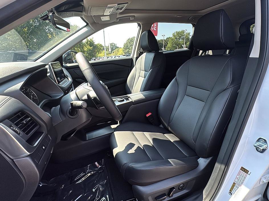 Used 2026 Everest White Pearl Tricoat Nissan Dark Armor image 47