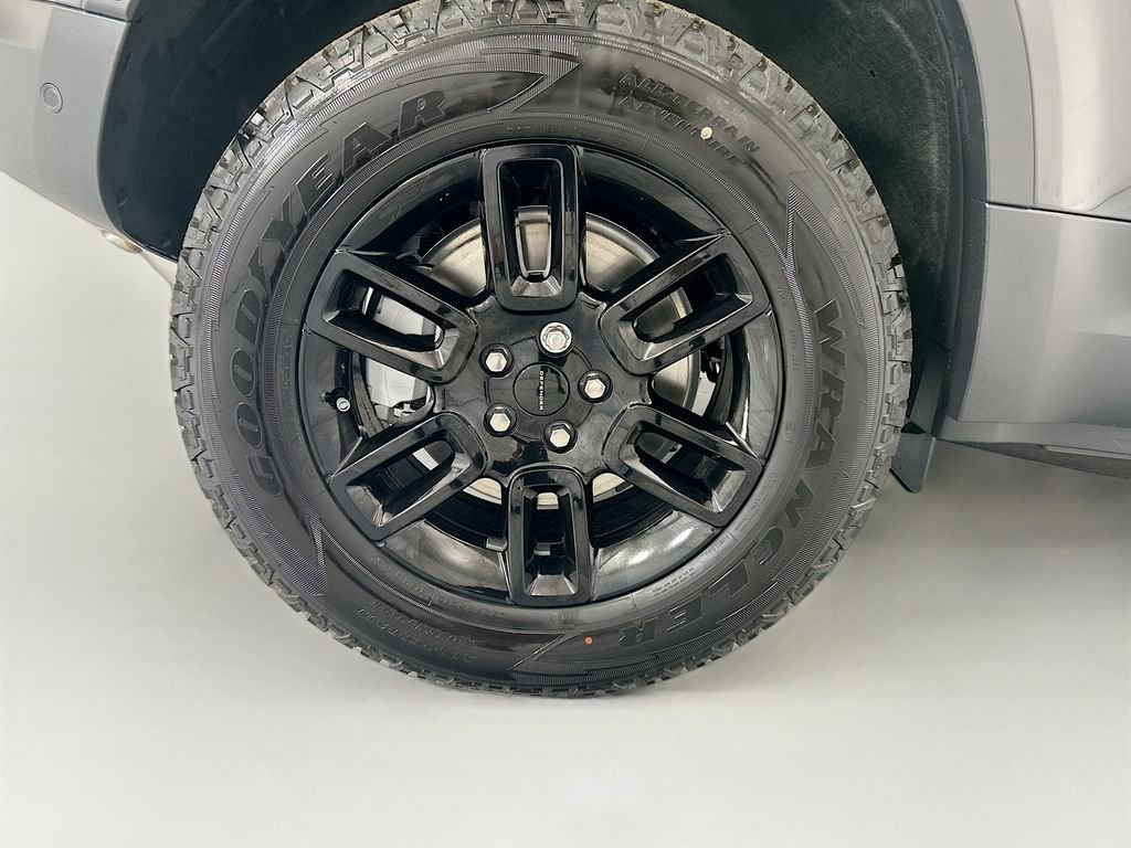 New 2026 Carpathian Grey Land Rover S image 32