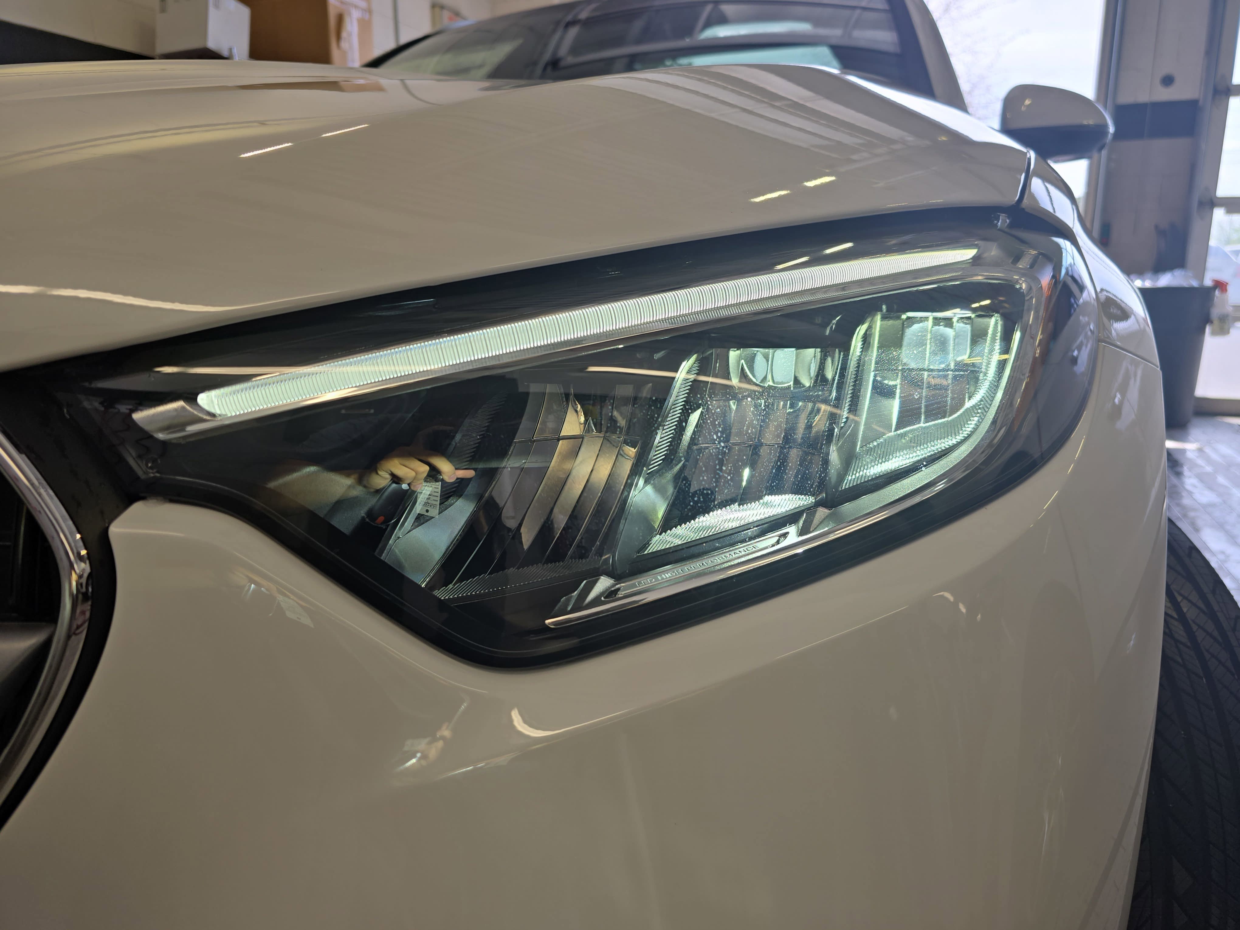 New 2026 MANUFAKTUR Moonlight White Metallic Mercedes-Benz GLC300 image 34