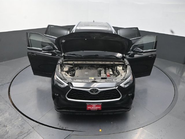 Used 2021 Black Toyota XLE image 41