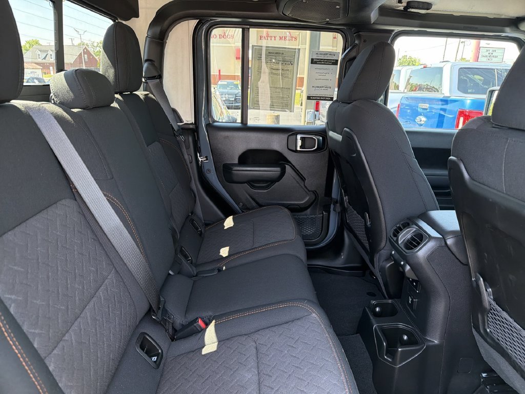 Used 2025 Gray Jeep Mojave image 14