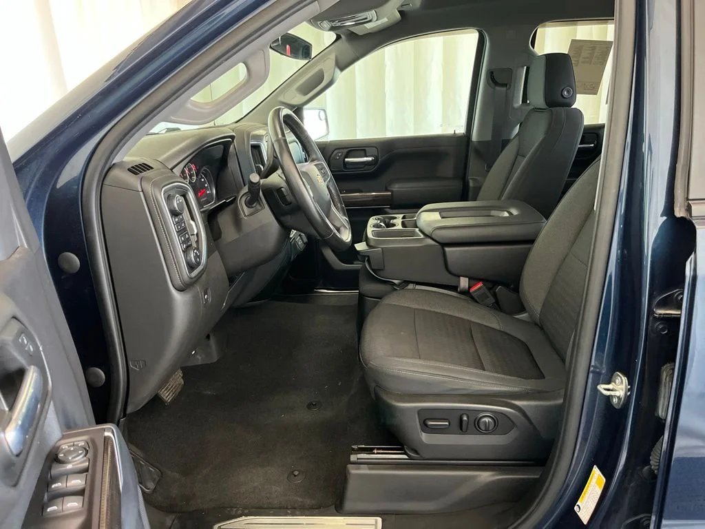 Used 2020 Blue Metallic Chevrolet LT image 3