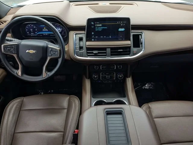 Used 2023 Iridescent Pearl Tricoat Chevrolet High Country image 17