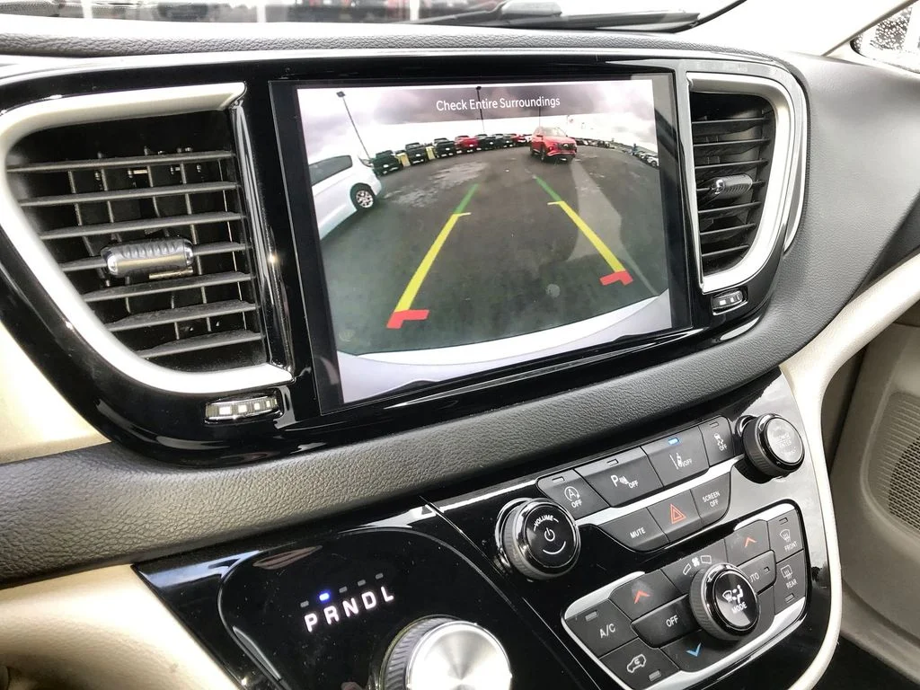 Used 2024 White Chrysler Touring L image 17