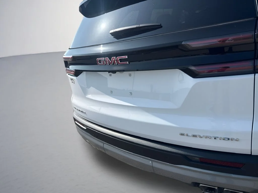 New 2027 Summit White GMC Elevation image 38
