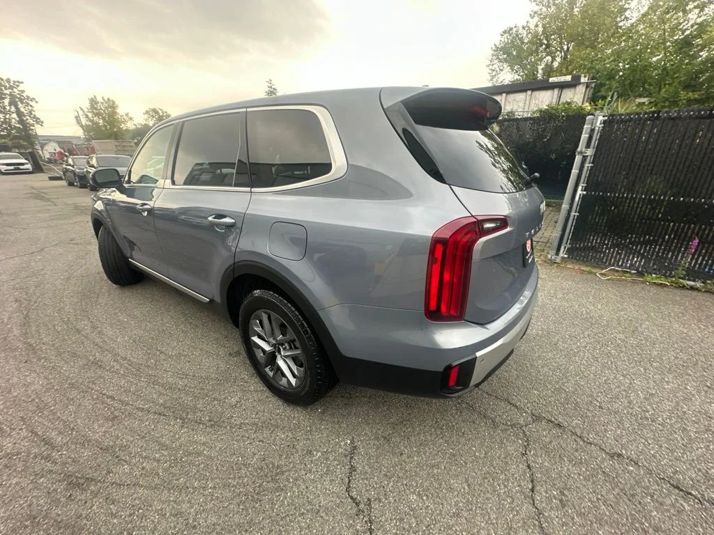 Used 2024 Silver Kia LX image 4