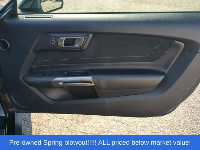 Used 2016 Black Ford Shelby GT350 image 39