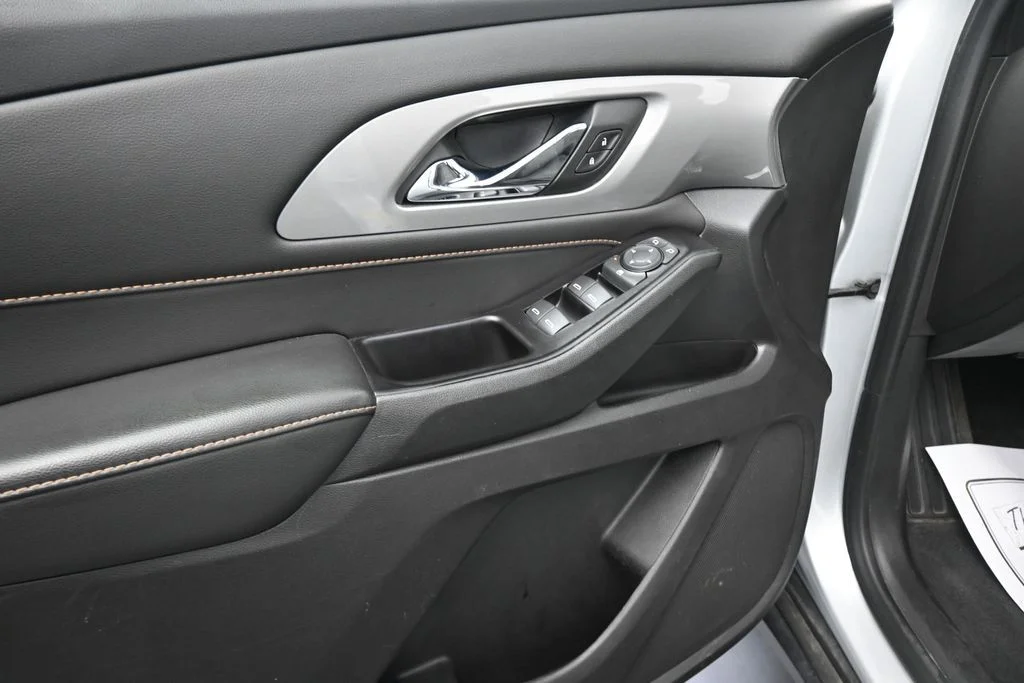 Used 2020 Silver Chevrolet LS image 40