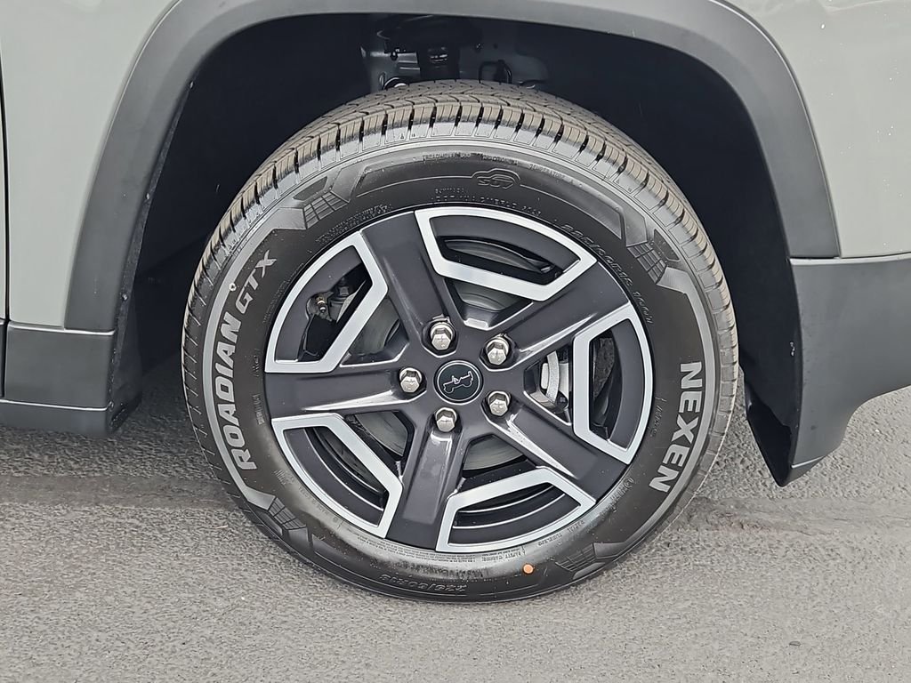 New 2026 Sting-Gray Clear-Coat Exterior Paint Jeep Laredo image 30