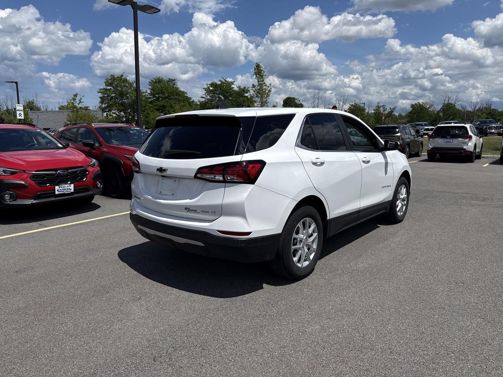 Used 2024 Summit White Chevrolet LT image 4