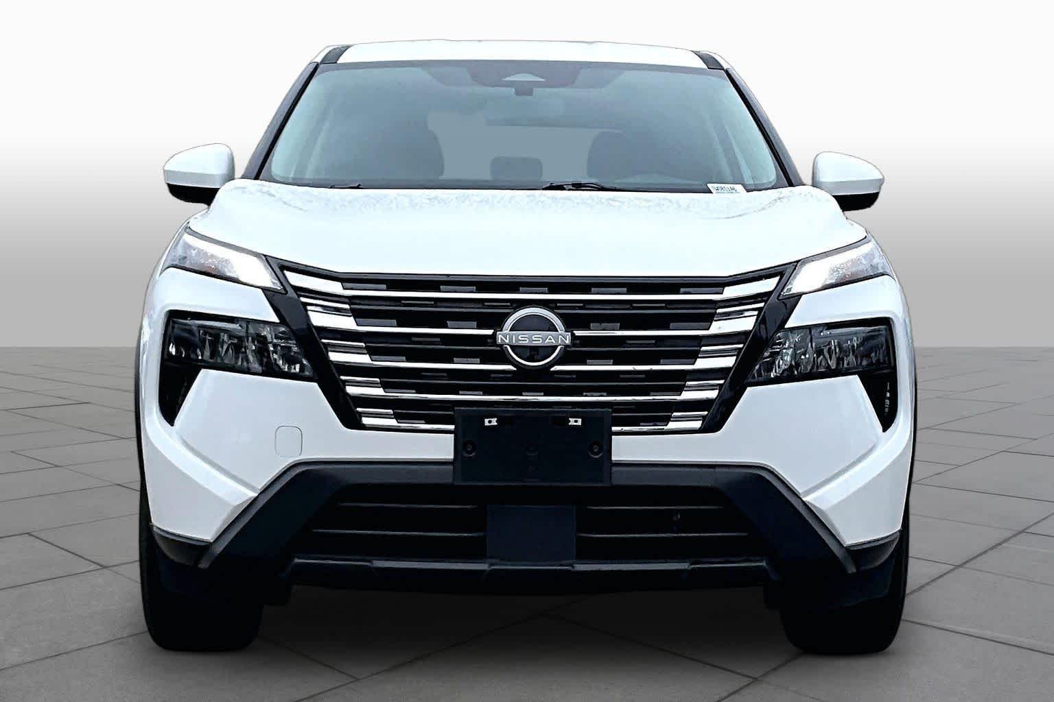 Used 2026 Everest White Pearl Tricoat Nissan SV image 4