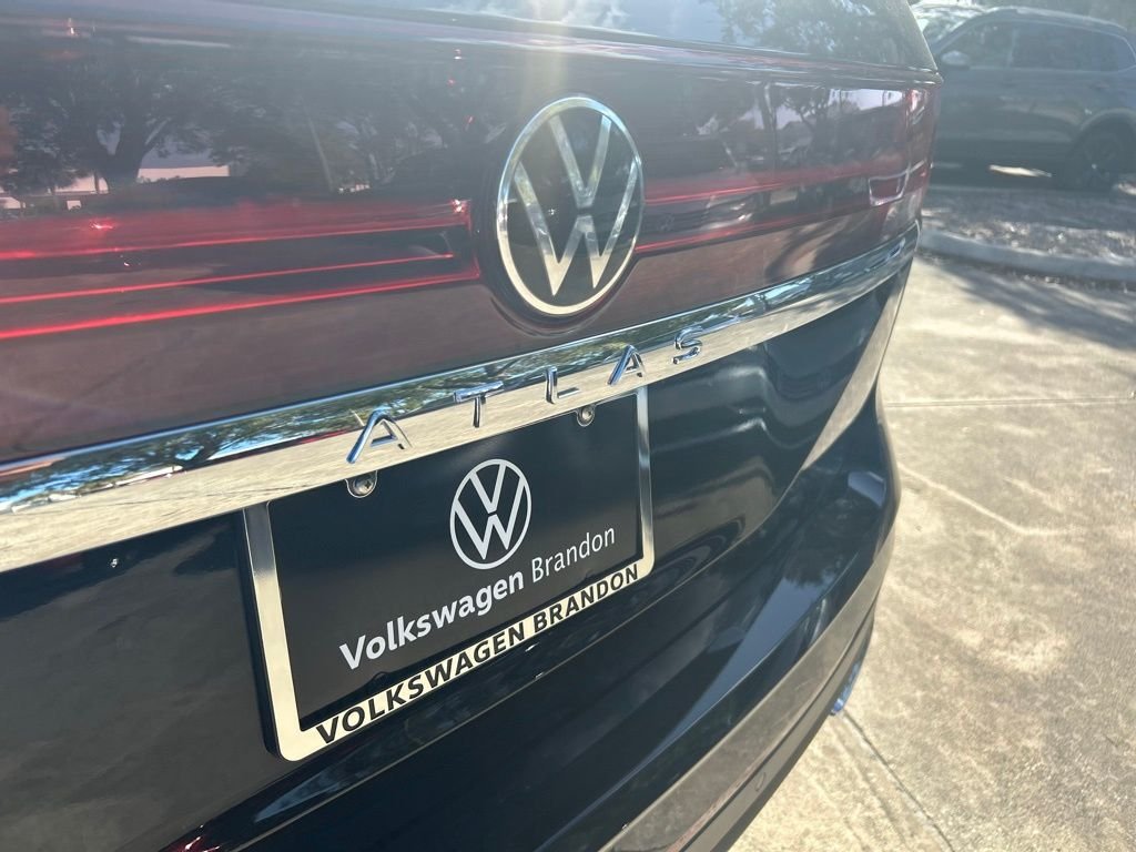 New 2026 Black Volkswagen SE w/Technology image 29