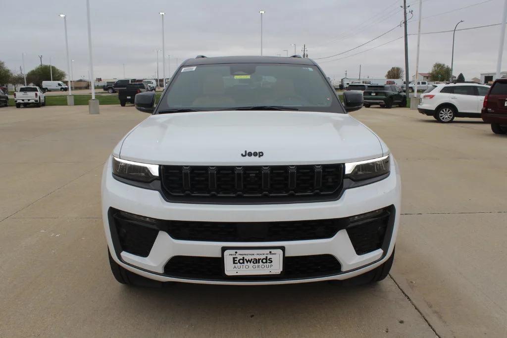 New 2027 Bright White Clear-Coat Paint Jeep Summit image 8