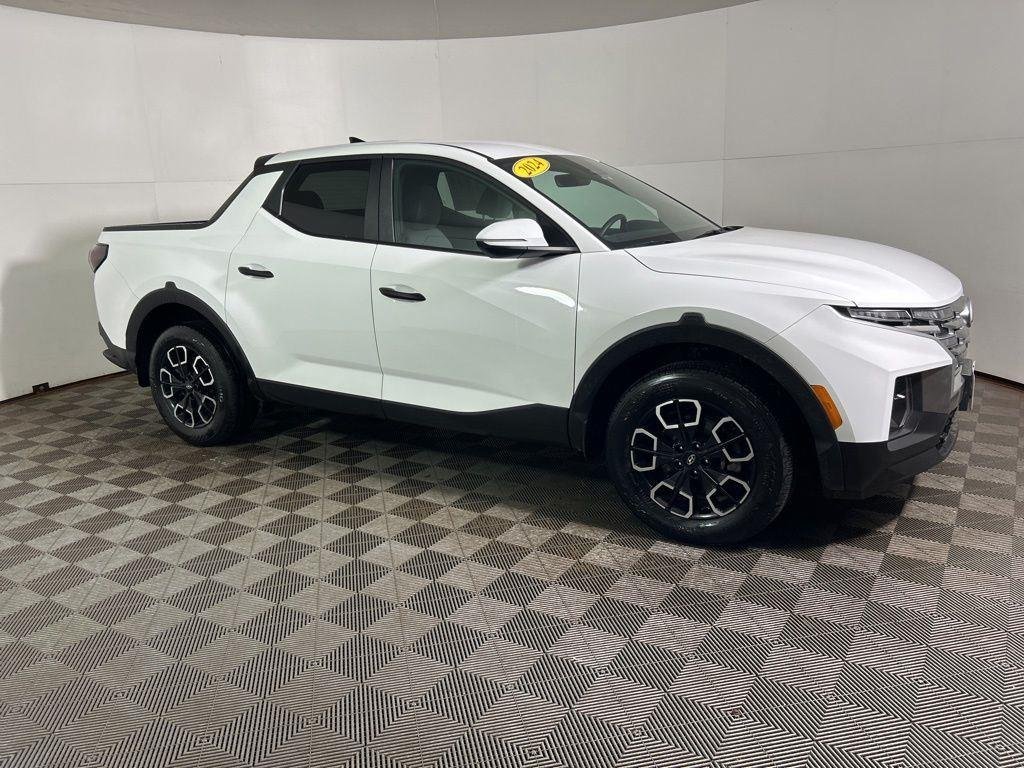 Used 2024 White Hyundai SEL image 5