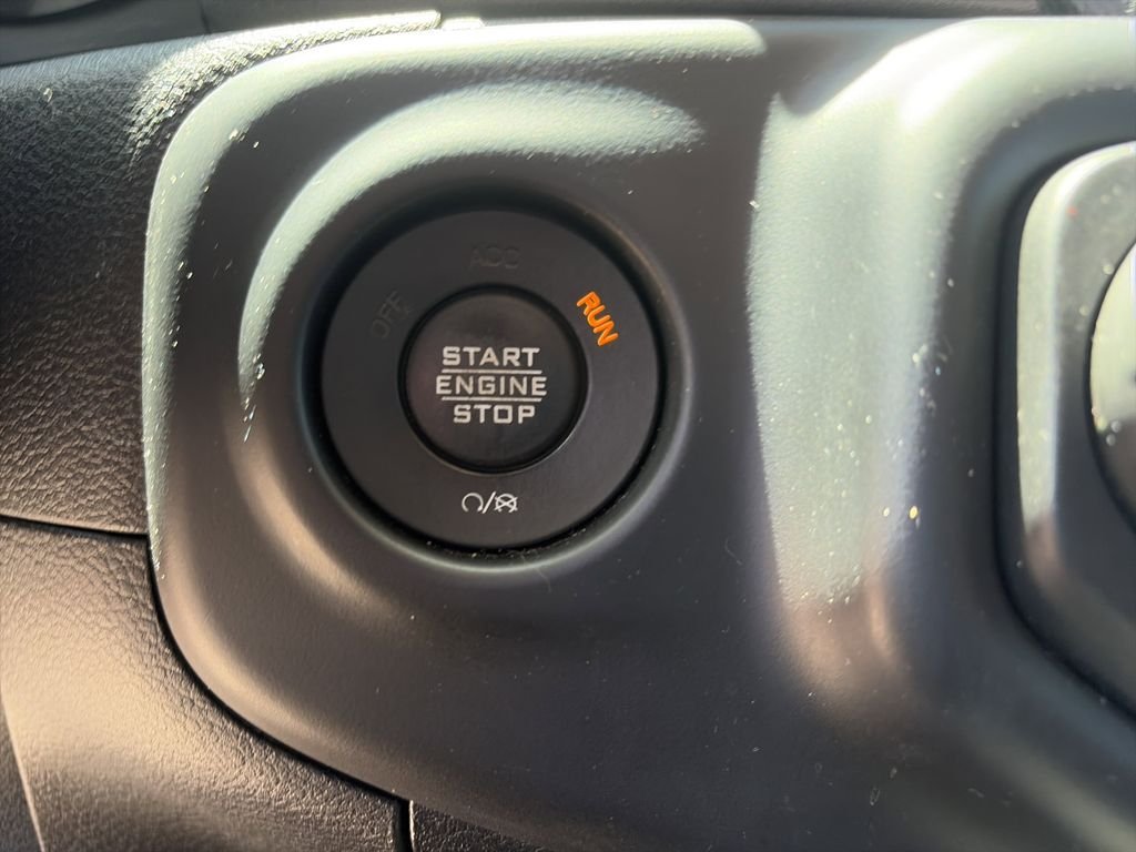 Used 2021 Red Jeep Mojave image 28