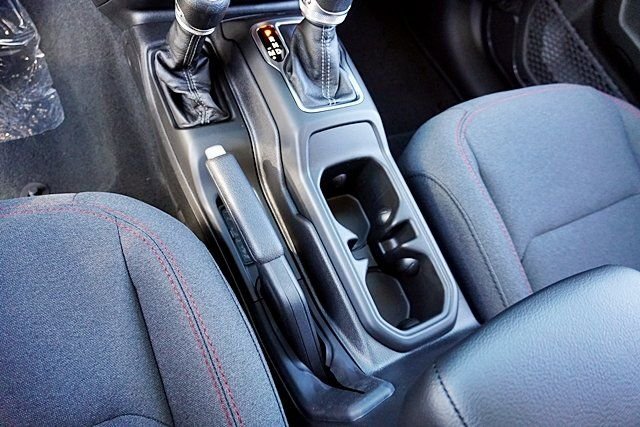 New 2026 Granite Crystal Metallic Clear-Coat Exterior Paint Jeep Rubicon image 37