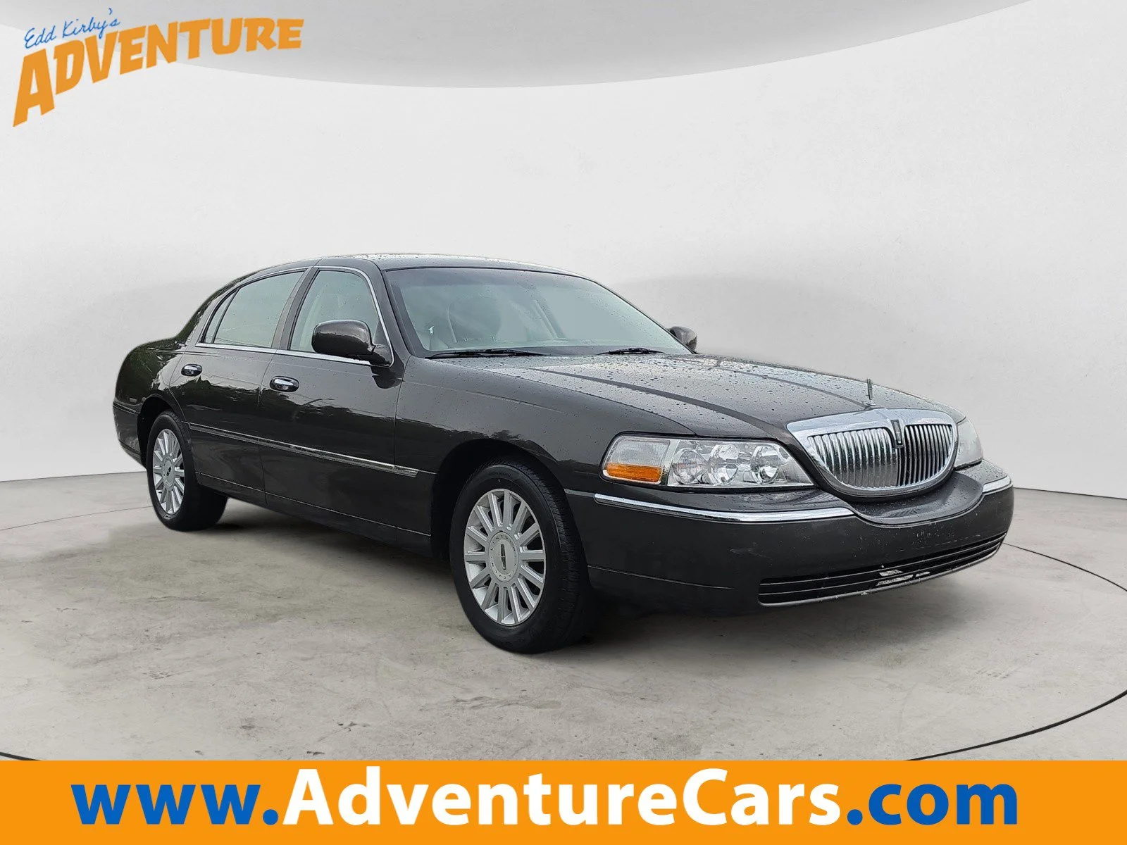 2005 Lincoln Town Car Signature's photo