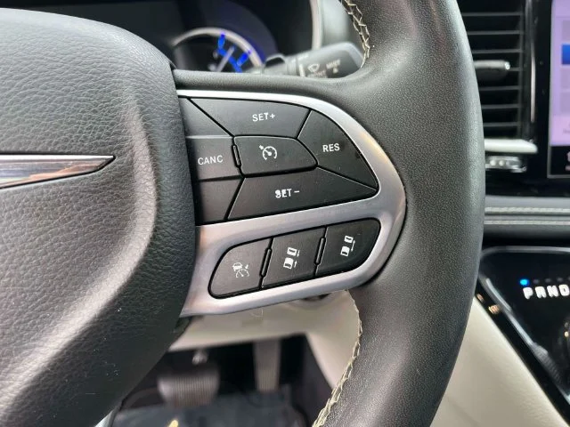 Certified Used 2022 Velvet Chrysler Touring L image 33