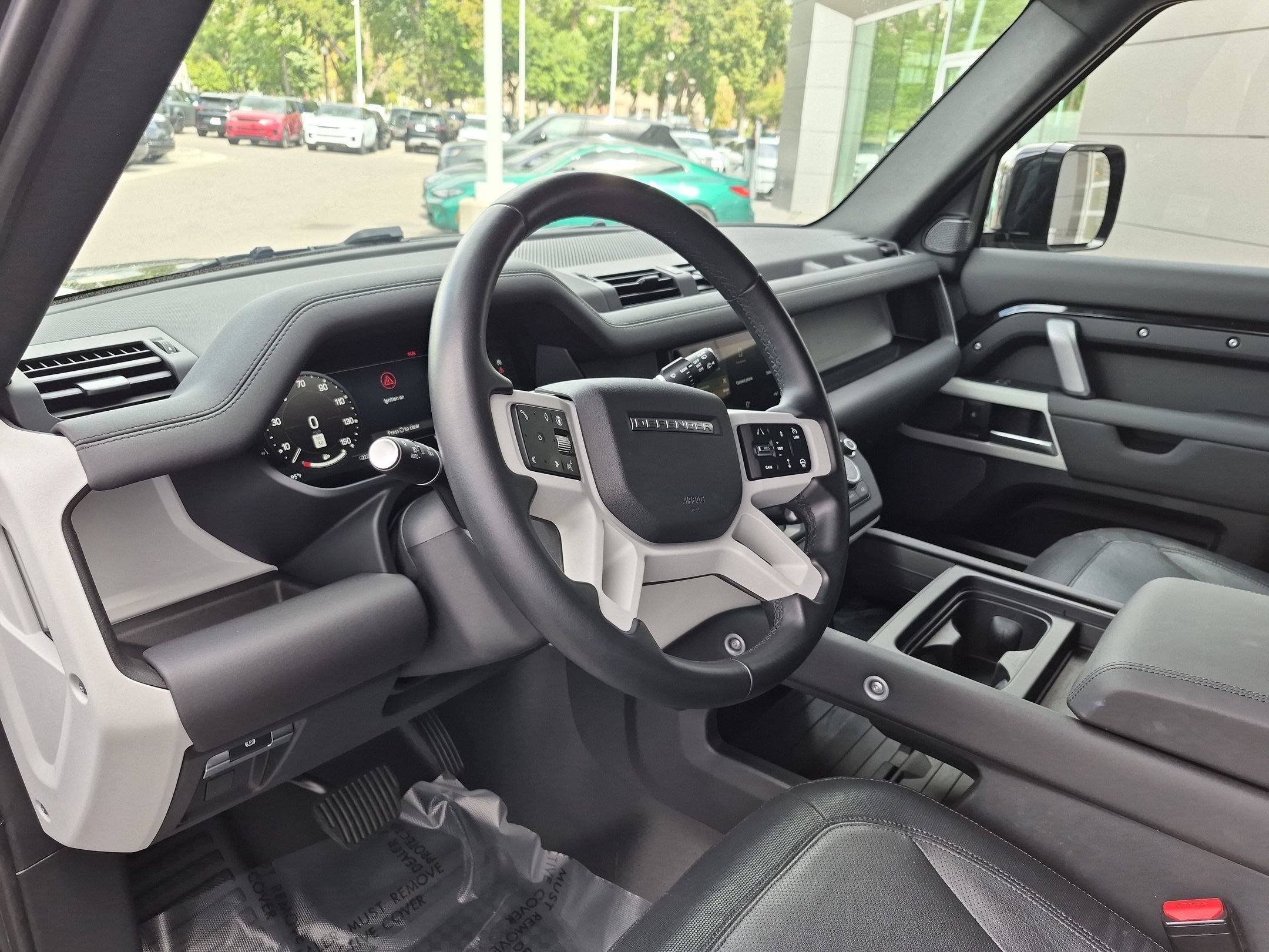 Used 2024 Black Land Rover X-Dynamic SE image 14