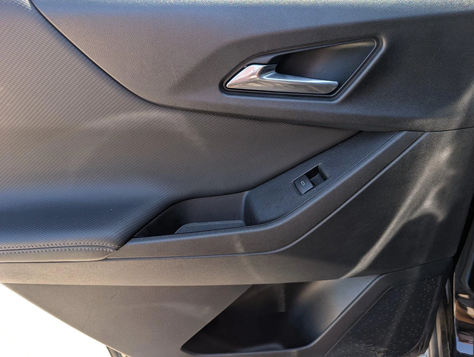 Used 2025 Mosaic Black Metallic Chevrolet LT image 34