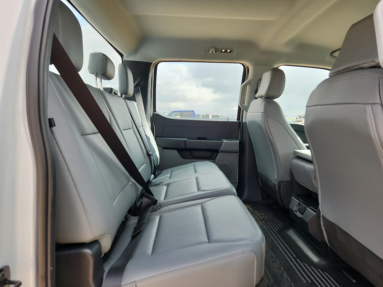 New 2026 Oxford White Ford F-250® XL image 19