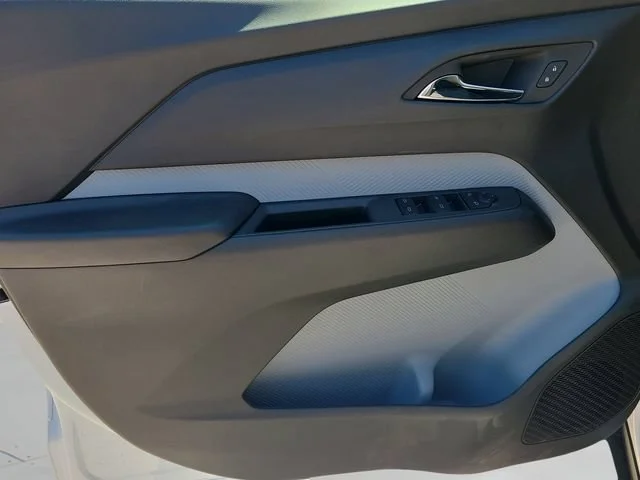 New 2027 Summit White Chevrolet LT image 15