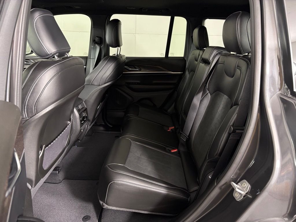 New 2026 Baltic Gray Metallic Clear-Coat Exterior Paint Jeep Altitude image 39