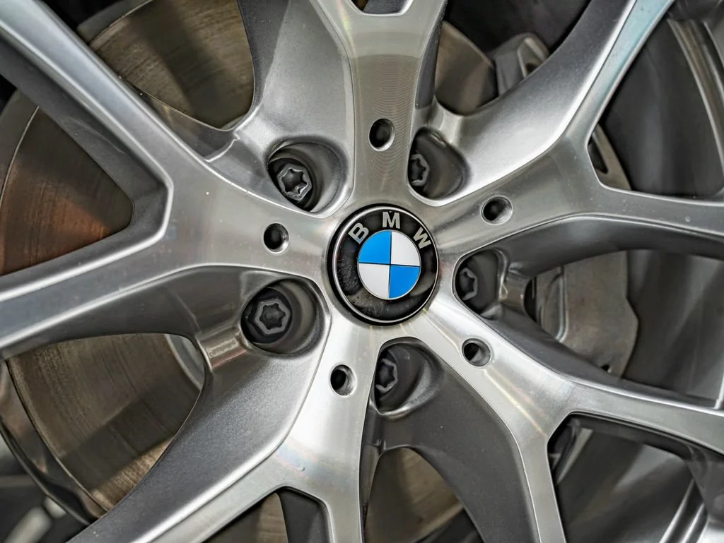 New 2026 Mineral White Metallic BMW xDrive40i image 11