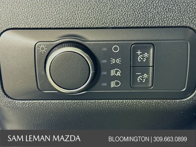 Used 2022 Silver Ford SE image 10