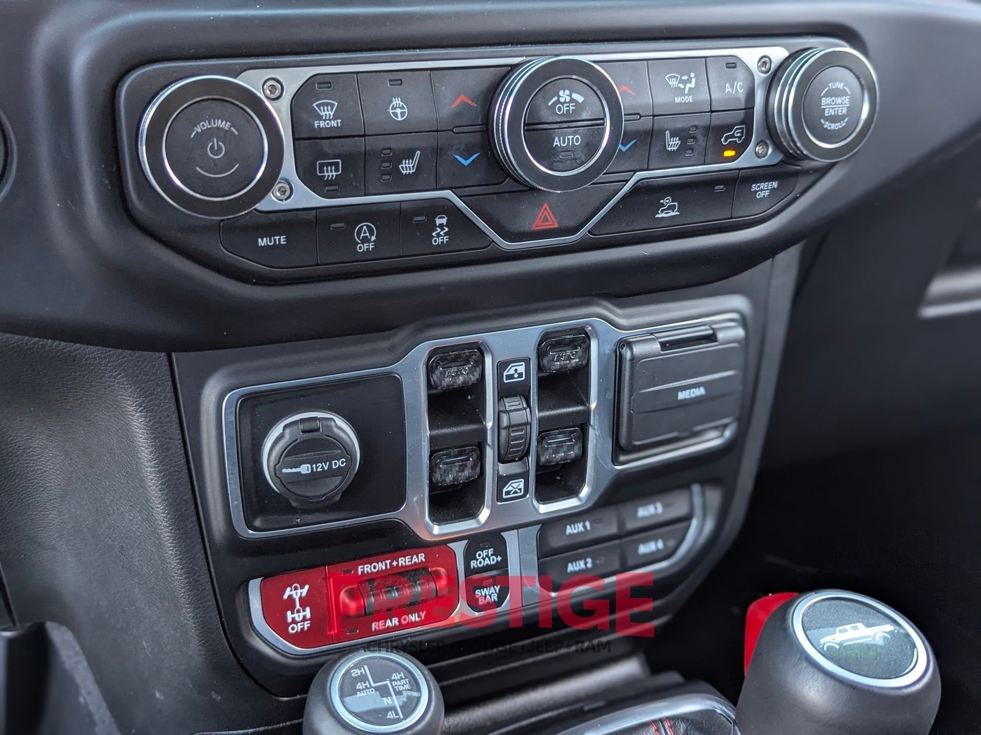 Used 2023 Silver Jeep Rubicon image 24