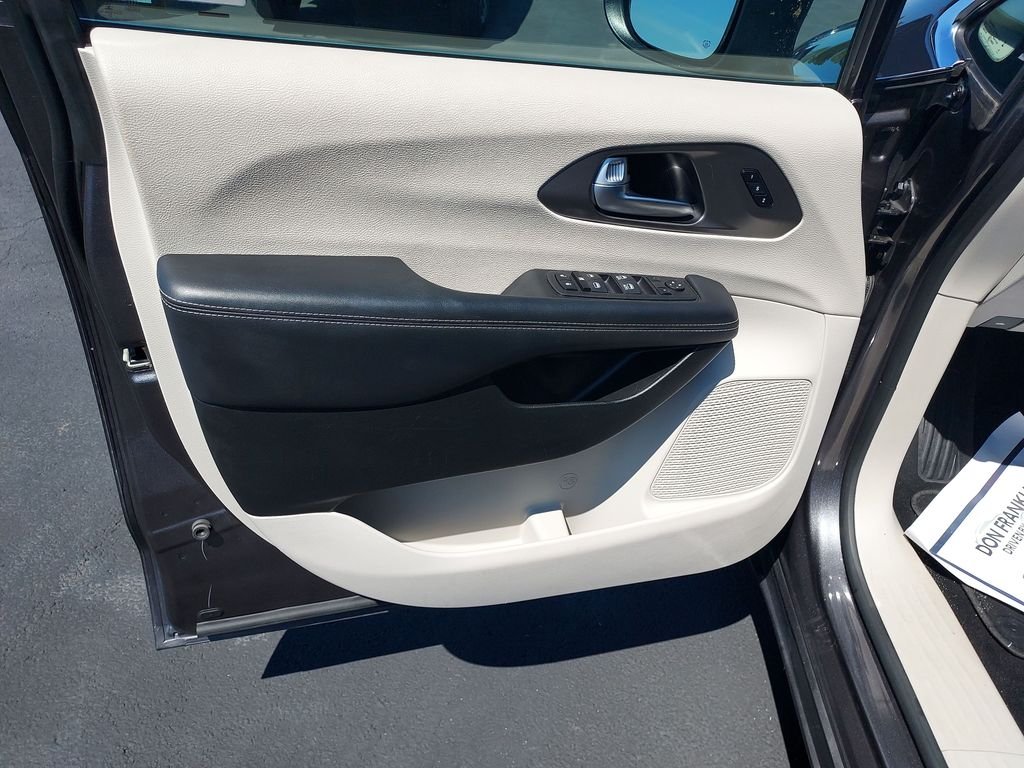Used 2023 Gray Chrysler Touring L image 12