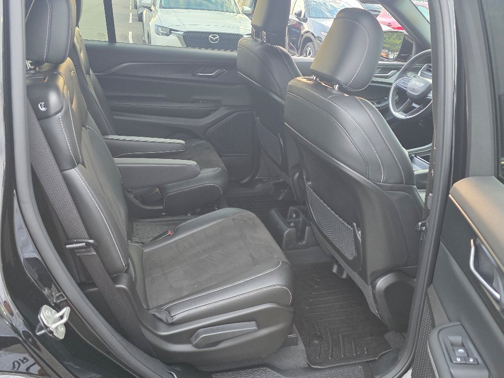 Certified Used 2023 Diamond Black Crystal Pearl Coat Jeep Altitude X image 24