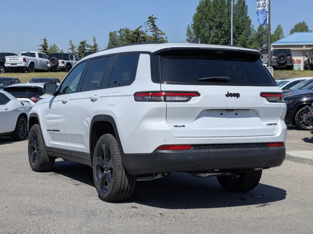 New 2025 White Jeep Limited - - 4x4 - Second row heated seats - Dual Pano Sunroof - Int FAM CAM & More! image 5