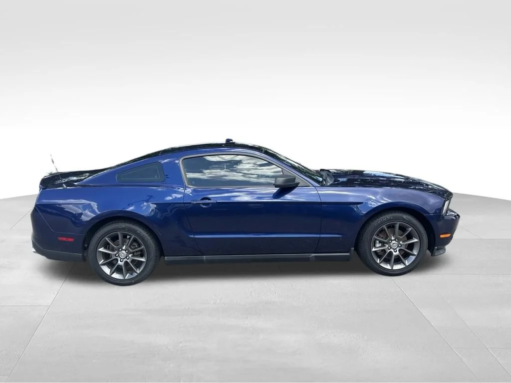 Used 2011 Blue Ford V6 Premium image 8