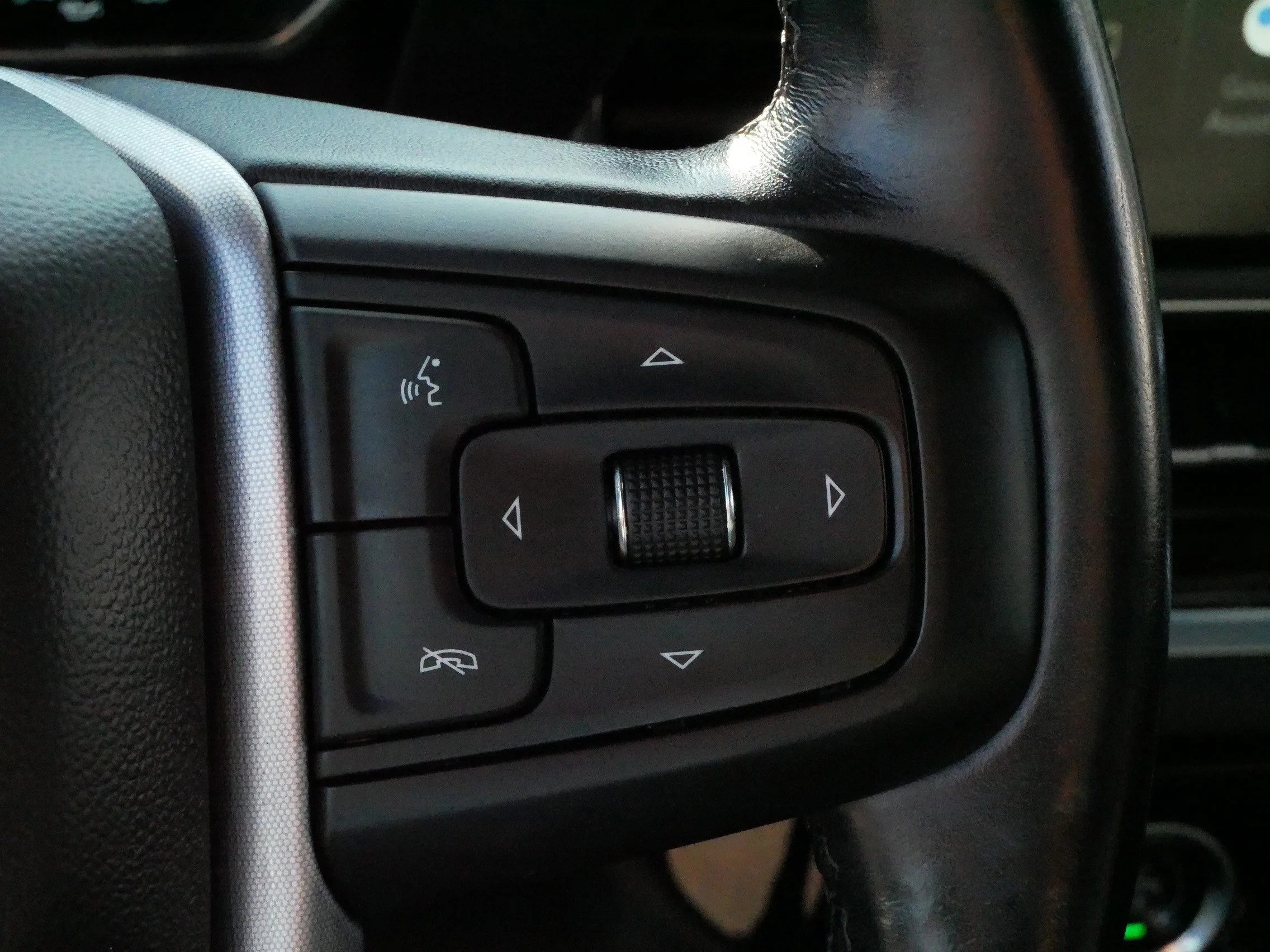 Used 2022 Summit White GMC SLE image 22