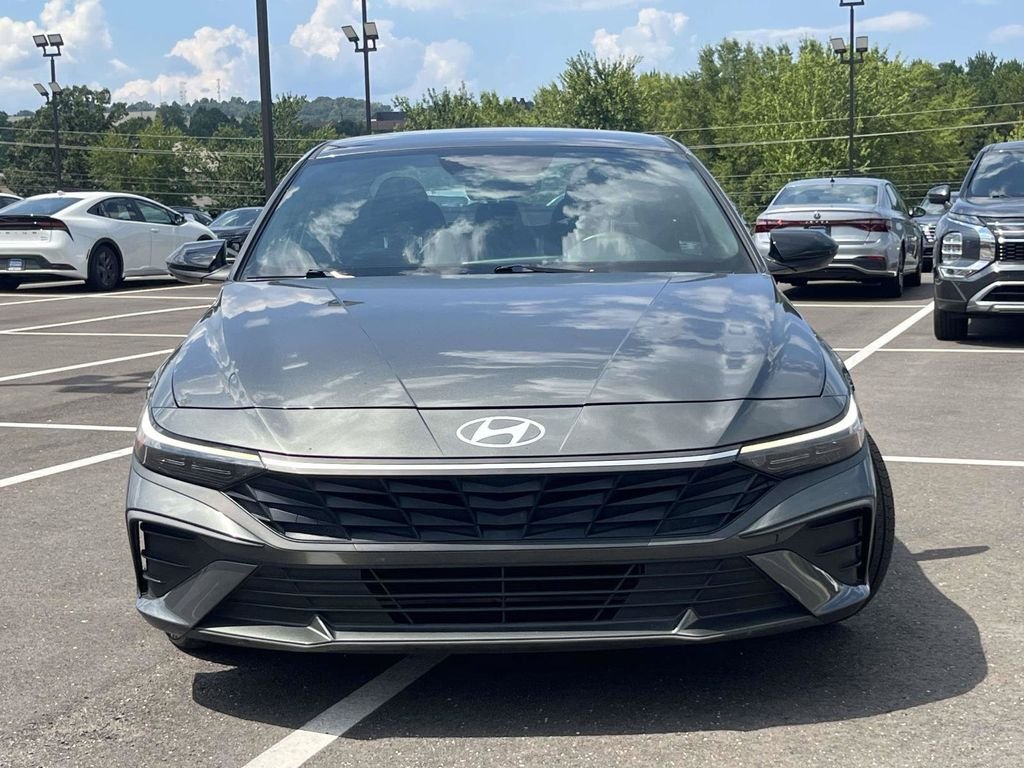 Used 2025 Gray Hyundai SEL Sport image 8