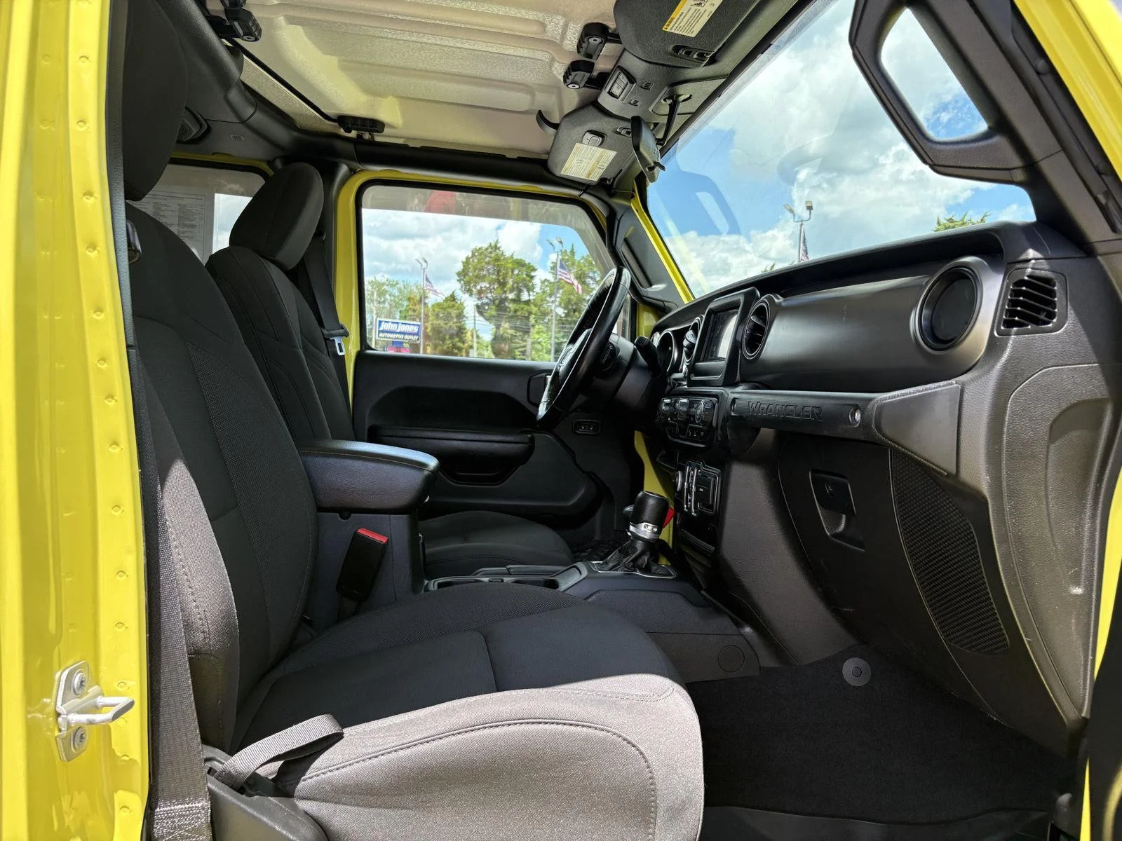 Used 2022 High Velocity Clearcoat Jeep Unlimited Sport S image 13