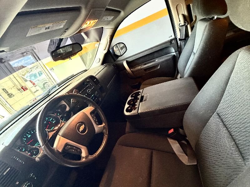 Used 2011  Chevrolet LT image 5