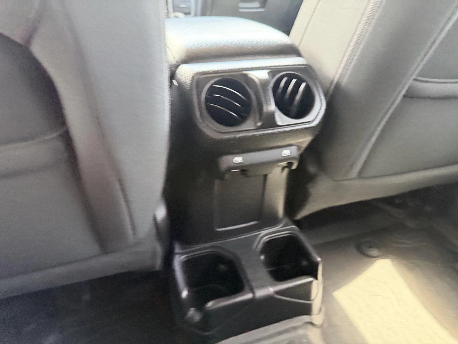Used 2020 Granite Crystal Metallic Clearcoat Jeep Sport S image 9