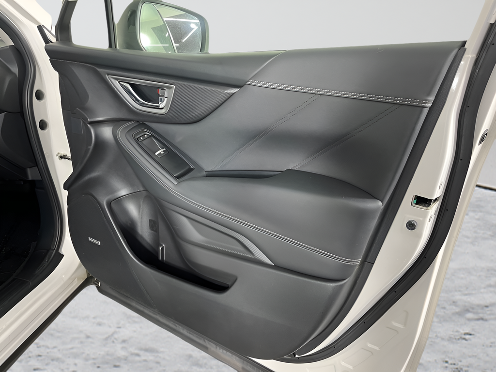 Used 2020 Crystal White Pearl Subaru Limited image 15