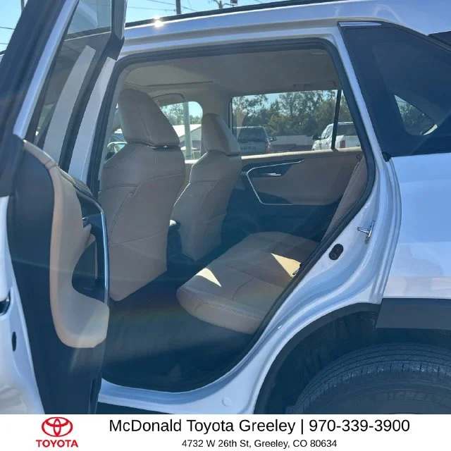 2023 Toyota RAV4 Hybrid LIMITED SUV Slide 18