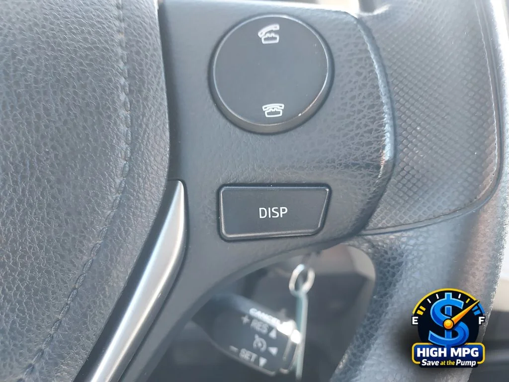 Used 2013 Silver Toyota LE image 22